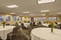 GreenTree Inn & Suites Phoenix Sky Harbor - breakfast