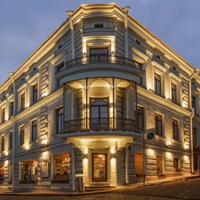 Dom Tat Hotels near Chasovaya Bashnya