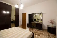 2-bedroom apartment in classical Tuscan style