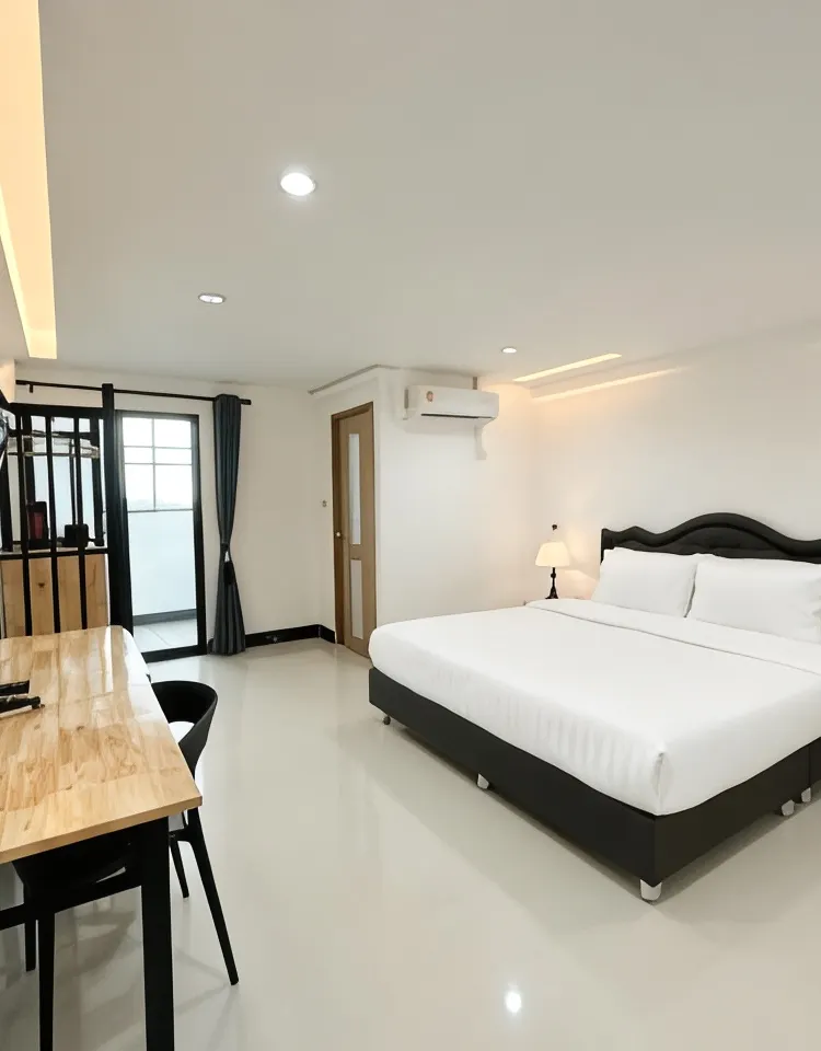 ห้องดีลักซ์ เตียงใหญ่ 1 เตียง