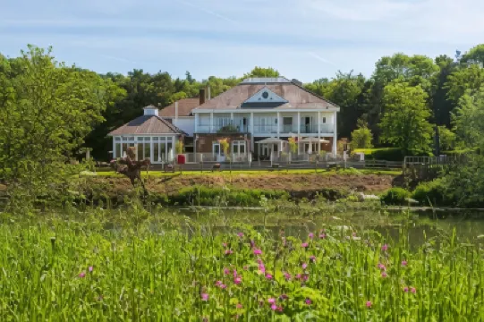 เดอะโบ๊ทเฮาส์ โรงแรมใน