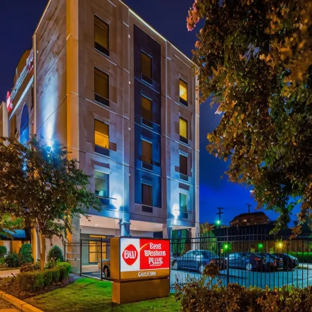Best Western Plus Gen X Inn Отели рядом с достопримечательностью «Дом Мэллори-Нили»