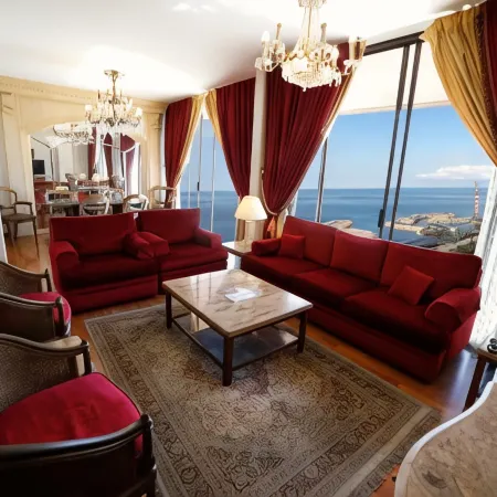 Holiday Home Suites