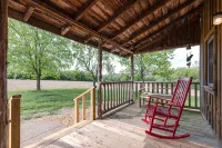 Cozy Cabin Near Nashville, TN ~ Surrounded By Beautiful Farmland