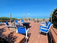 Generator, Golf cart avail., 2 BR beach villa in Treasure, WiFi, washer & dryer
