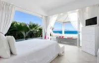 Waterfront villa in Cap d'Antibes