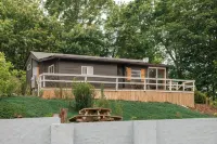 Mountain views, minutes to town, pool opens by May 1!