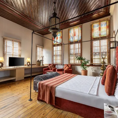 آلب باسا هوتل - سبيشال كلاس Hotels near بوابة هادريان