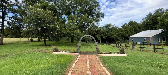 Peaceful Boho Retreat Nestled in the Woods – 5 Mins from Downtown Hotels in Payne County