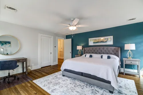 Port Clinton 4 Bdrm Luxury-2 blocks from beach - 4-Star