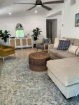 Styled, Clean & Close to the action! 1 Mile to 5th Ave, 3rd St S & Naples Beach! - Homestays