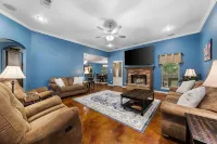Large Belton Home near Expo Ctr - Wifi