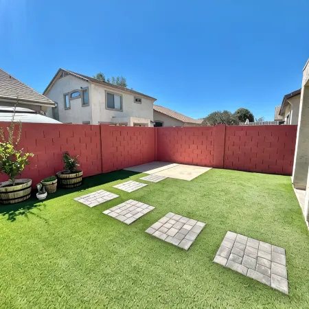 Sunset Retreat! Quiet, gated community, close to hiking and restaurants