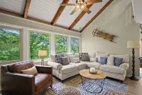 Mountain View 3BDR w/ Hot Tub Plus Game Loft And Deck