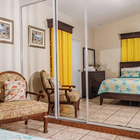 Spacious Family Retreat: Terrace, Inground Pool, Solar Power, Wi-fi, Pool Table