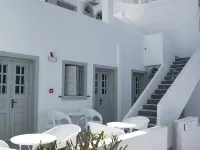라 로카, 클리프사이드 메모리스 스카로스 주변 호텔