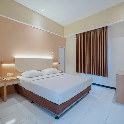 Viena Hotel Purwokerto Hotels near Masjid Nurul 'Amal Sapphire Regency