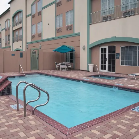 La Quinta Inn & Suites by Wyndham Mission at West McAllen