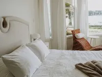 A quiet oceanfront hideaway on the shoreline of Nanoose Bay. Hotels in Nanaimo E