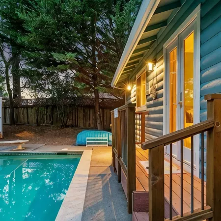 Modern Log house! Private Pool! Spa! Close to town