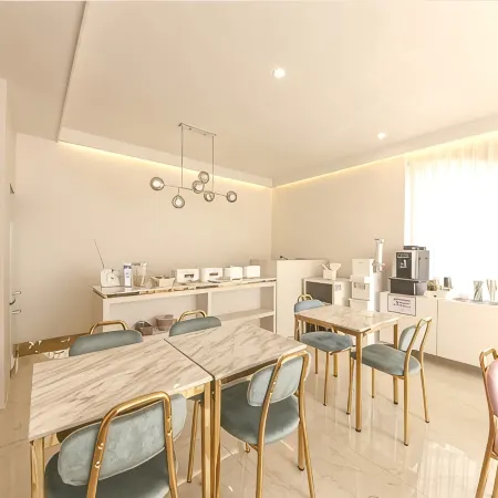 Munhyeon Signature Denbasta Hotel Отели рядом с достопримечательностью «Церковь Сонын»
