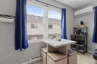 Rustic Spacious Studio/Aurora area/Sleeps 2/Pet Friendly/FREE WI-FI & Parking