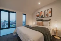 Triple Treat on Fitzgerald - Your 3-BR Getaway - วิลล่า