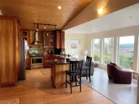Ocean, mountain and harbour views. Family friendly house.