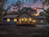 Yosemite Sunrise Retreats: 2 Homes on 5 Acres! Pool, 2 Spas, 50 min to Yosemite! - 4-نجوم