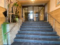 Fabulous 2 Bedroom Ski In / Out Apartment with West facing balcony Hotels near Altiport