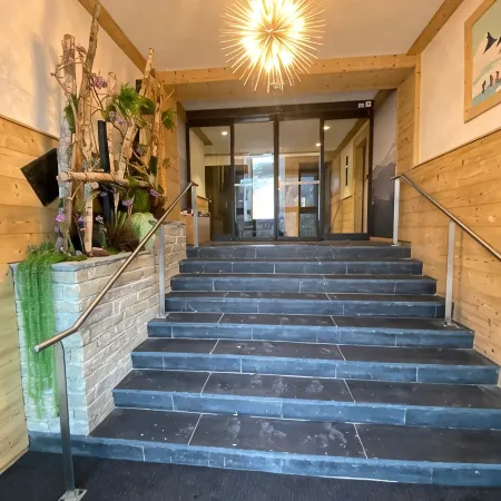 Fabulous 2 Bedroom Ski In / Out Apartment with West facing balcony