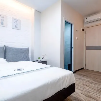 Lees Hotel Hotel dekat Penuin garden