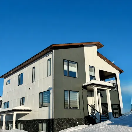 Classy and Modern Suite 10 Minutes Away from City Center