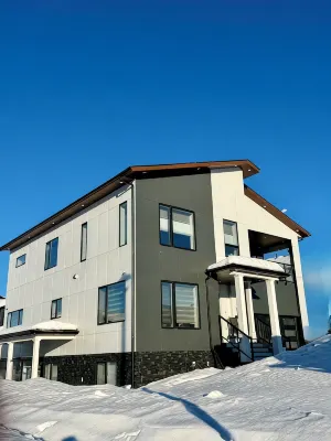 Classy and Modern Suite 10 Minutes Away from City Center Hotels in 