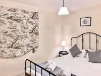 Modern 4BR Oasis in Heart of Glen Waverley - Homestays