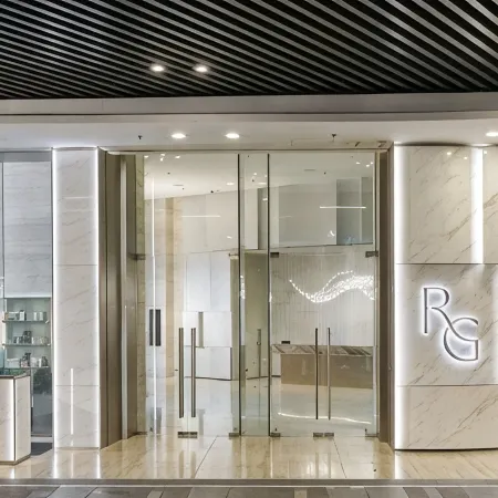 The Royal Garden Kowloon East Отели рядом с достопримечательностью «Станция MTR Lam Tin »