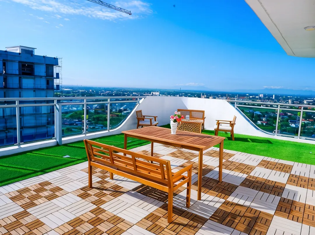 2 Br Penthouse W/ Wide Balcony And 7ft Billiards - Bataan