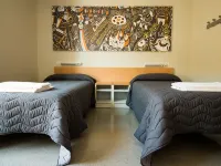Alberg Pere Tarrés Hotels near بوبل سيك