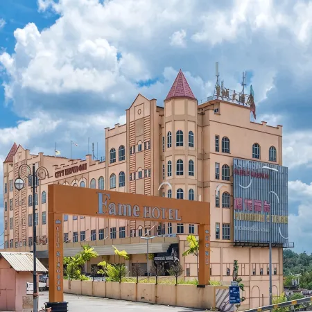MY Fame Hotel Отели рядом с достопримечательностью «Парк с озером»