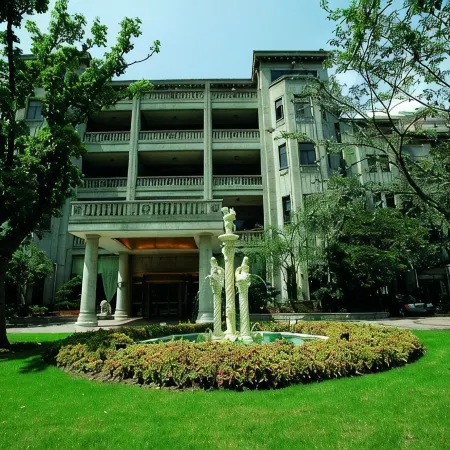 The Originals City, Hôtel Galaxie, Nice Aéroport Отели рядом с достопримечательностью «Арена»