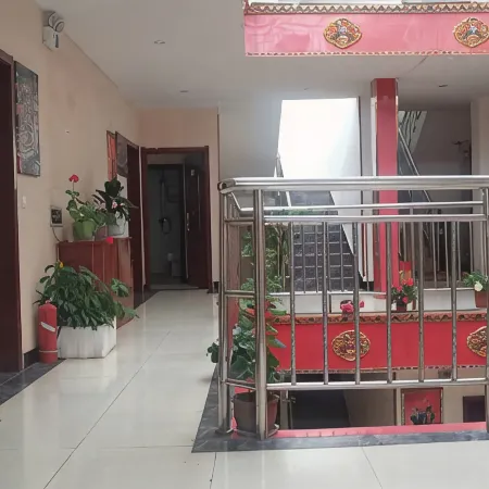 Luqu Century Hotel (Yueya Lake Park)
