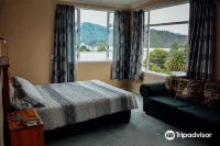 Blue Moon Lodge Hotels in 
