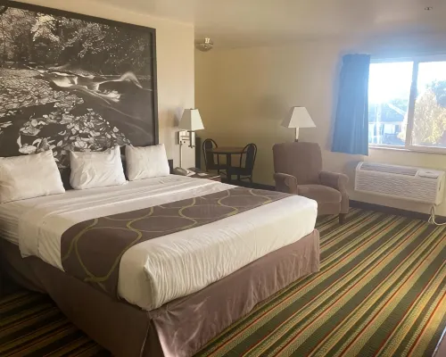 Super 8 by Wyndham Windsor Hotels in Windsor