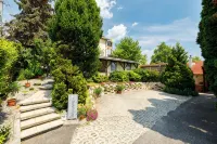 Cosy holiday home with pool/BBQ/ACCasa Montana - CAPRI Apartment with lake view Hotels in 