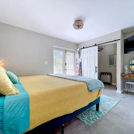 Wonderful Canal Front Condo on Lbk! Bring Your Boat!Cabana Beach Club Unit 11.