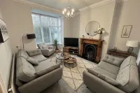 4 Bed End Terrace - Sleeps 7 - WiFi