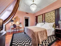 Dom Boutique Hotel クルーザー オーロラ周辺のホテル