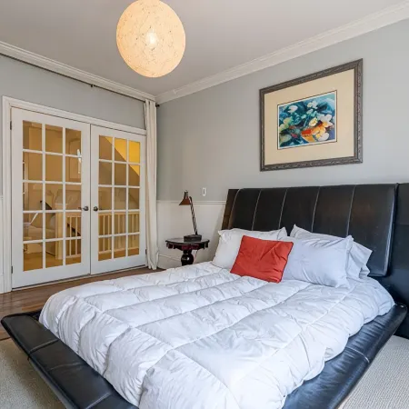 Stunning 3BRM Apartment with Rooftop Patio in the Beaches Area of Toronto