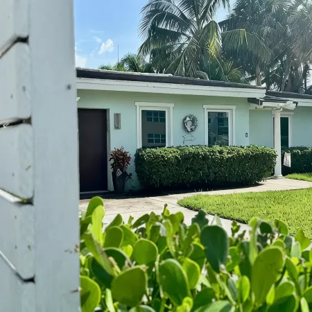 Stylish Beach Home Near Boca with Pool, Golf Cart, Bikes