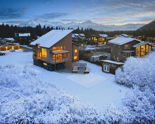Alaska Slopes | Hot Tub, Gym & Guest House Hotels near Bear Cub